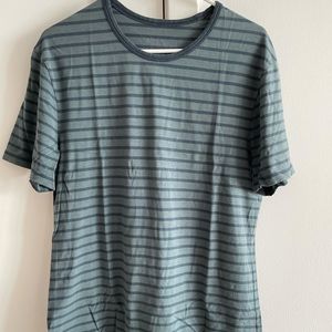 Lululemon 5 year basic tee - GREAT condition